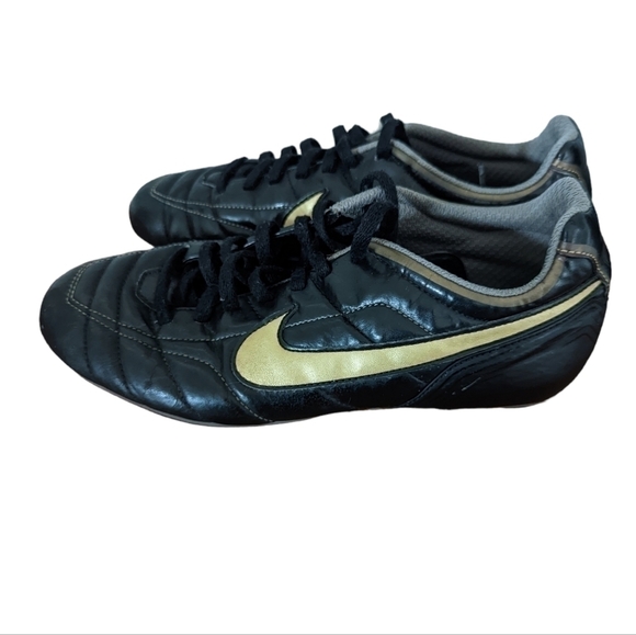 2/$15 CHILDREN'S (Girls/Boys) nike soccer cleats/Shoes- black and gold- size 5Y - Picture 1 of 4